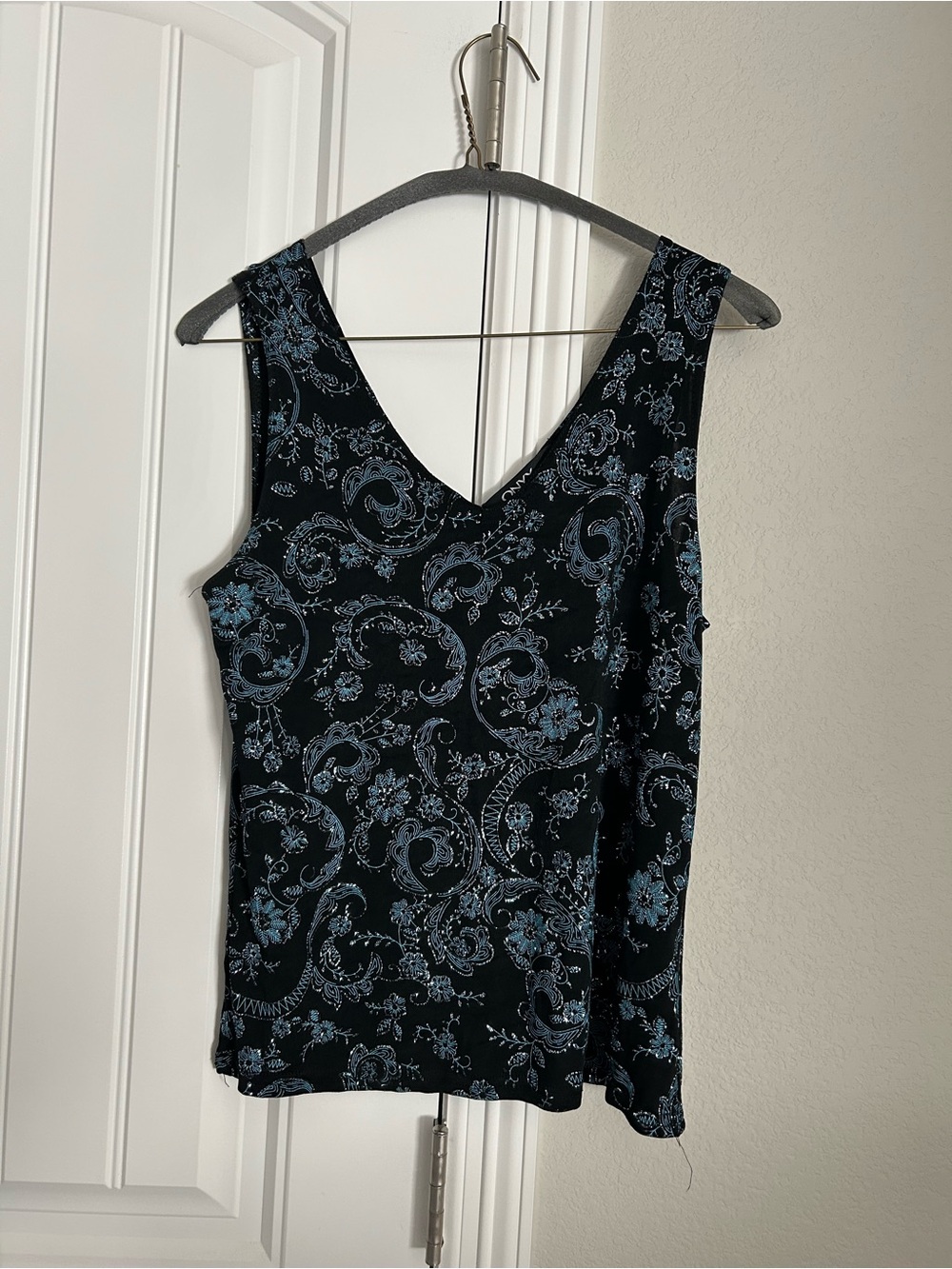 Black and blue Sleeveless V-Neck Paisley Print Tank Top